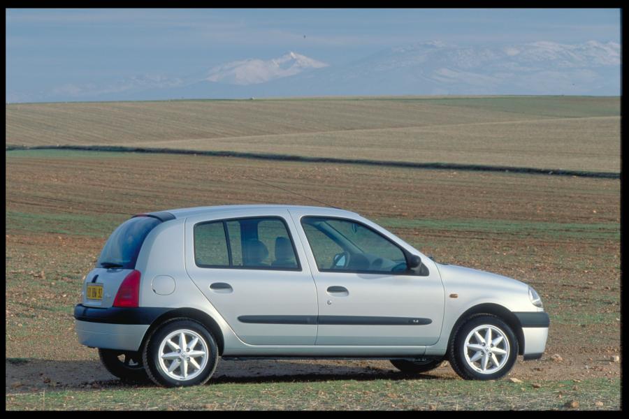  Renault Clio 1998 года  (фото 103 из 106)